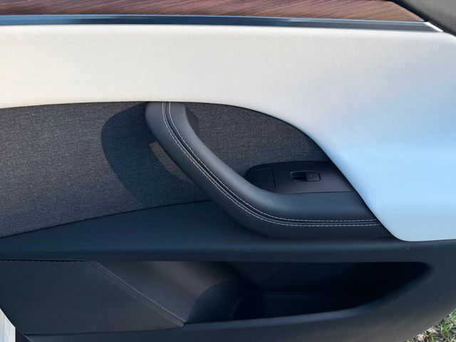 2023 Tesla Model X AWD - 22968202 - 31