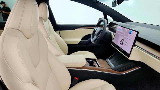 2023 Tesla Model X AWD w/ Cream Premium Interior - 23065248 - 29