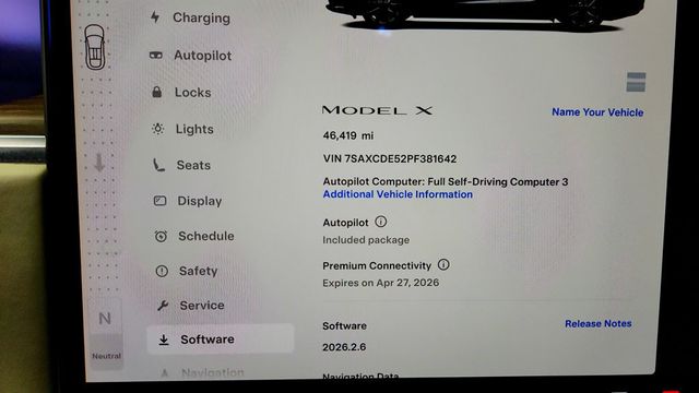 2023 Tesla Model X AWD w/ Cream Premium Interior & Yoke Steering Wheel - 23011367 - 13