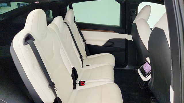 2023 Tesla Model X AWD w/ Cream Premium Seat Trim & Yoke Steering Wheel - 23026287 - 24