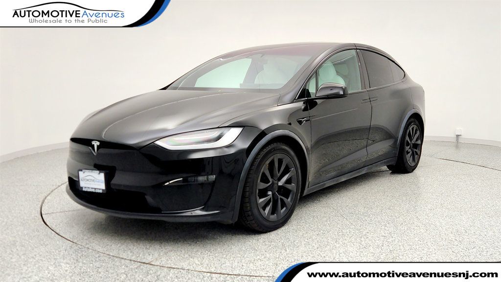 2023 Tesla Model X AWD with White & Black Premium Interior and Yoke Steering Wheel - 22966061 | Video 1