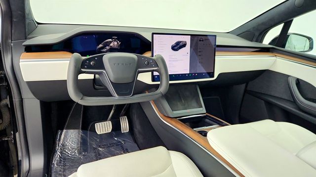2023 Tesla Model X AWD with White & Black Premium Interior and Yoke Steering Wheel - 22966061 - 11
