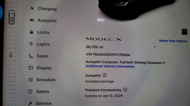 2023 Tesla Model X AWD with White & Black Premium Interior and Yoke Steering Wheel - 22966061 - 13