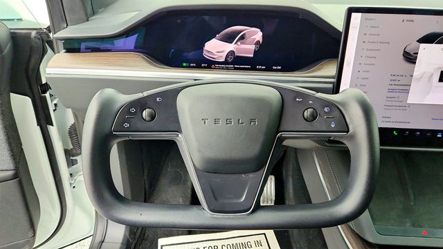 2023 Tesla Model X AWD with Yoke Steering Wheel - 22964404 - 11