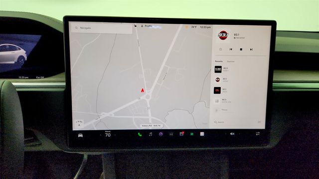 2023 Tesla Model X AWD w/ Yoke Steering Wheel - 23074994 - 19