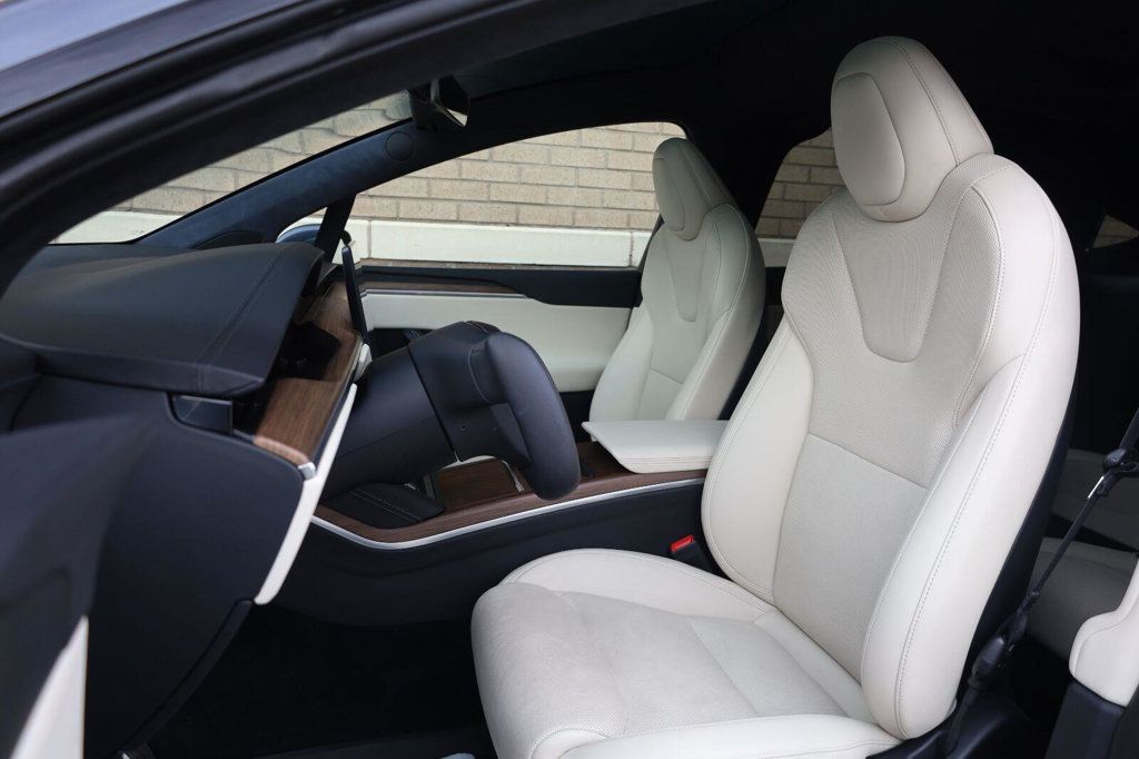 Tesla Model X photo 23