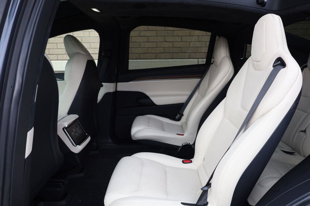 Tesla Model X photo 25