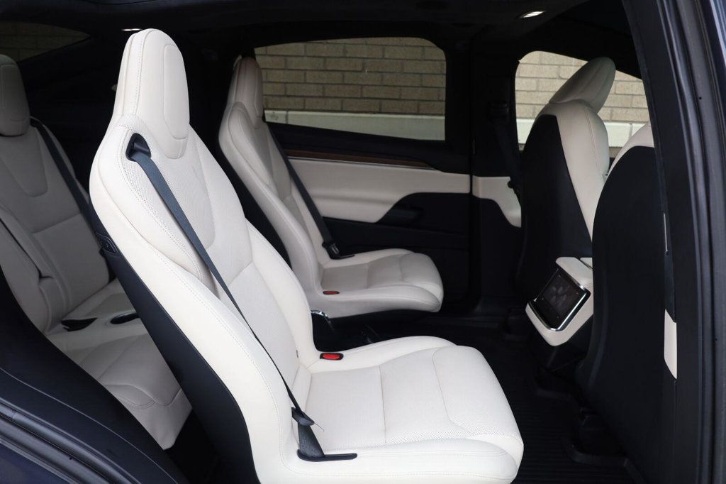 Tesla Model X photo 31