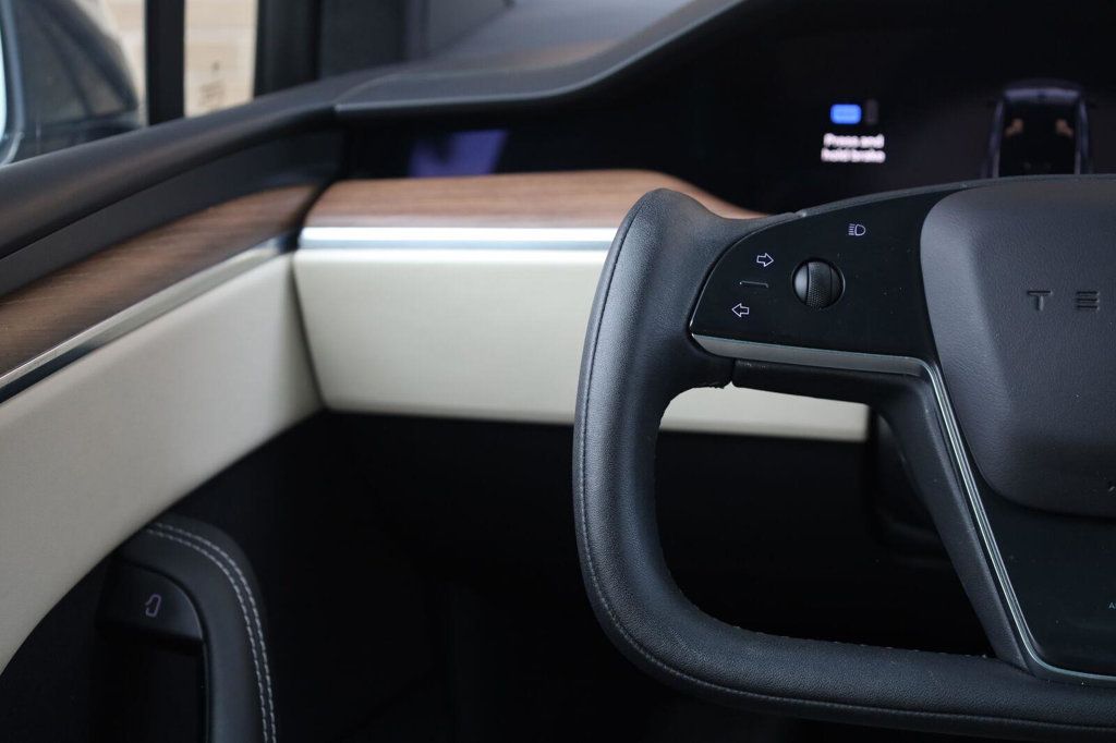 Tesla Model X photo 37