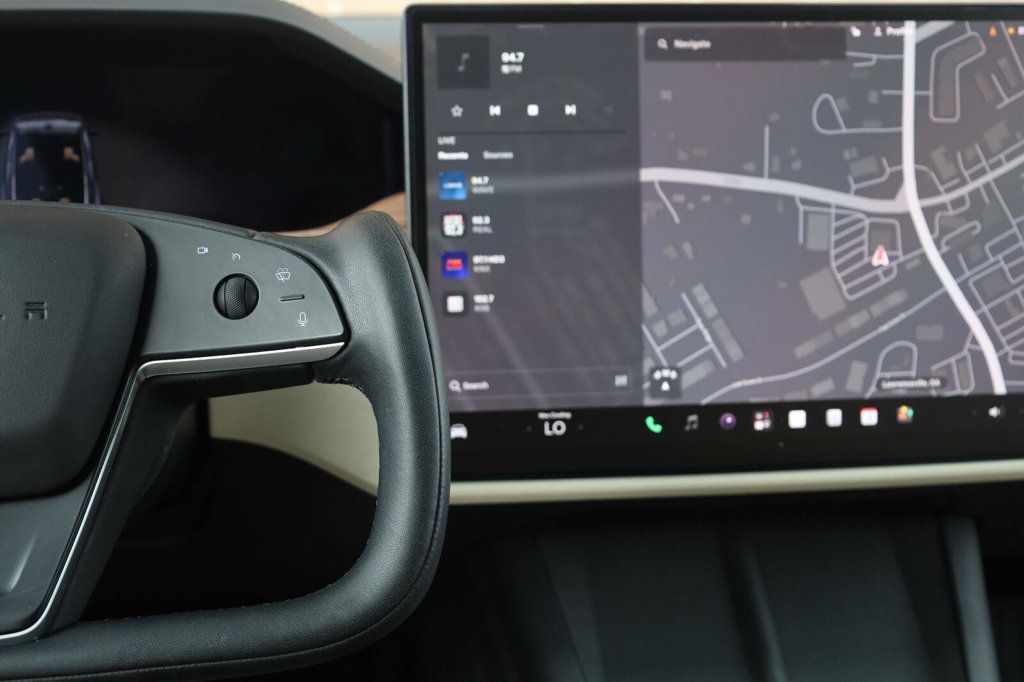 Tesla Model X photo 38