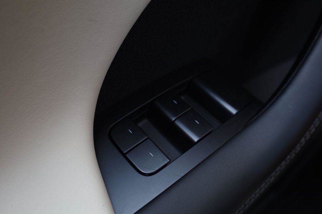 Tesla Model X photo 39