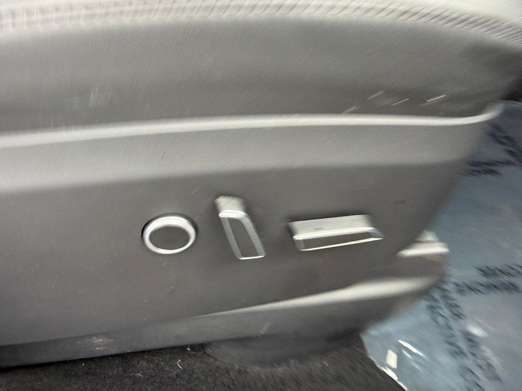 2023 Tesla Model X **MODEL X AWD 6 PASSENGERS** - 22994433 - 33