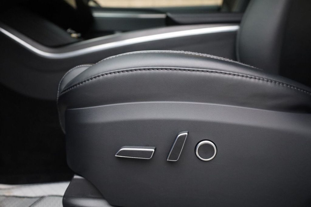 Tesla Model X photo 24