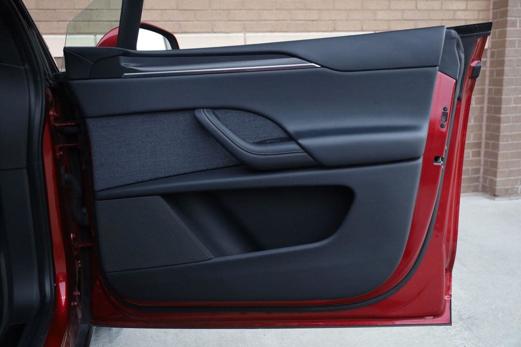 Tesla Model X photo 28
