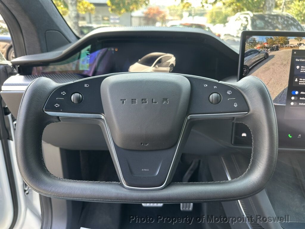 Tesla Model X Plaid AWD photo 11