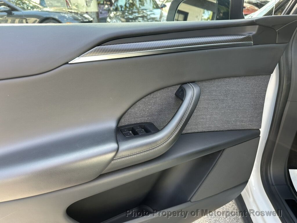 Tesla Model X Plaid AWD photo 9