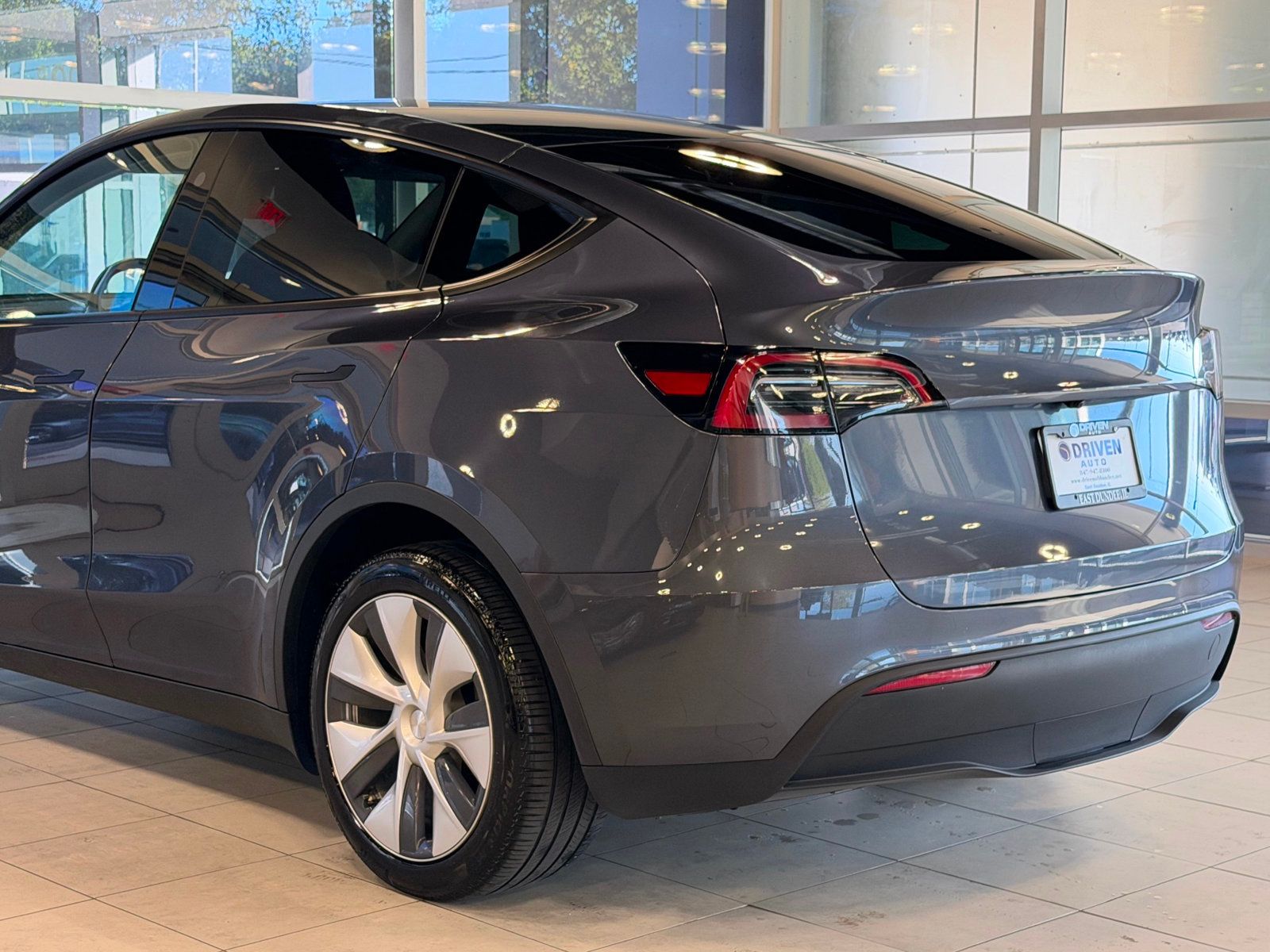 2023 Tesla Model Y Standard Range photo 13