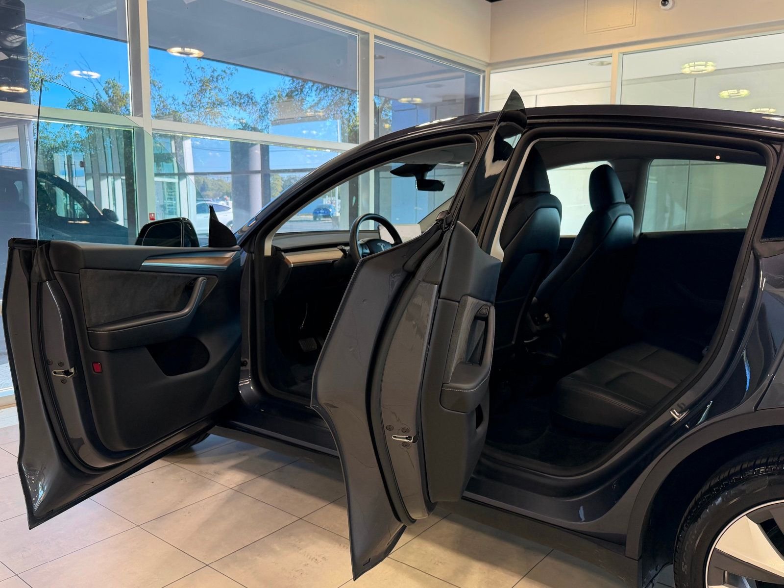 2023 Tesla Model Y Standard Range photo 18