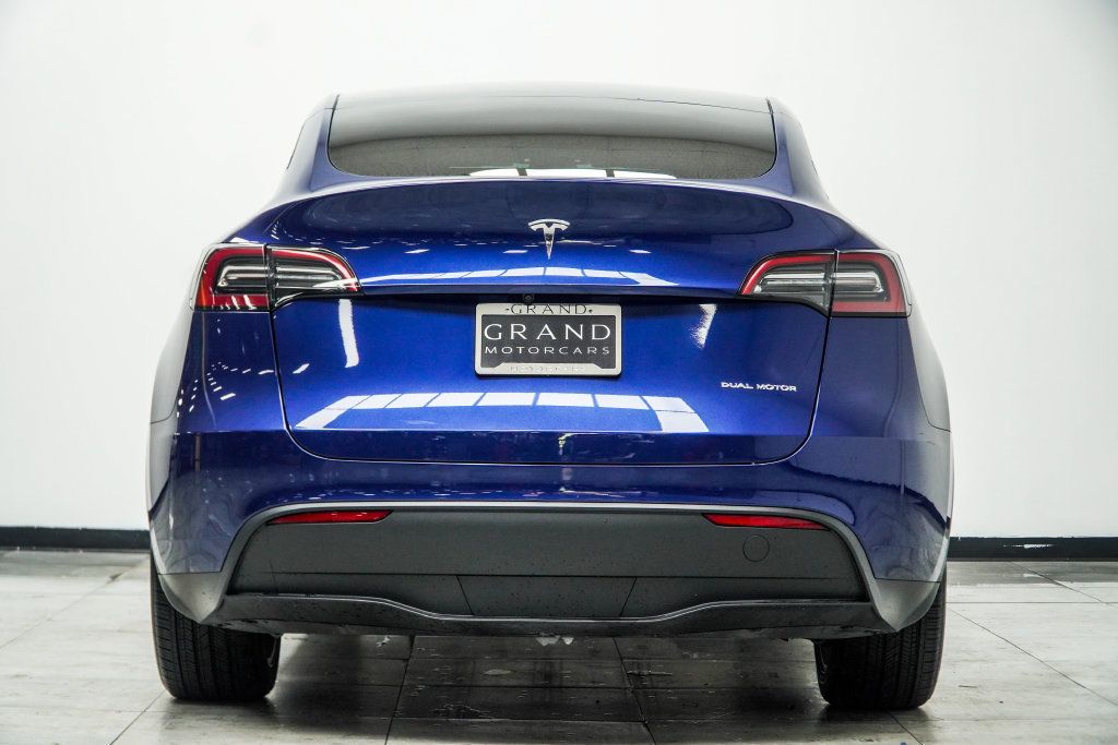 Tesla Model Y photo 11
