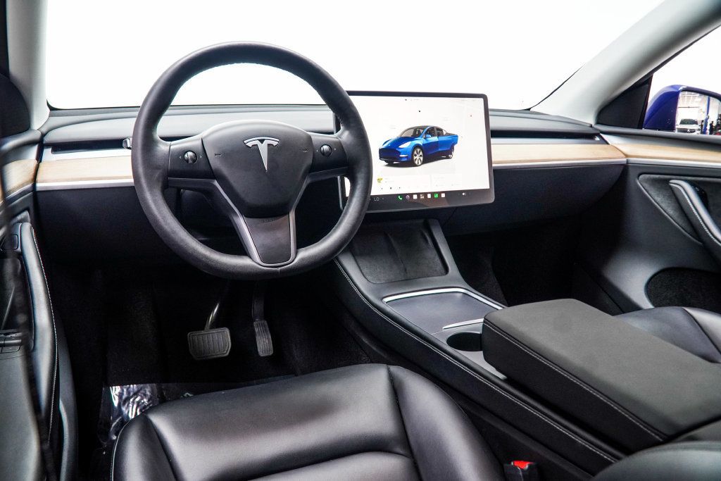 Tesla Model Y photo 15