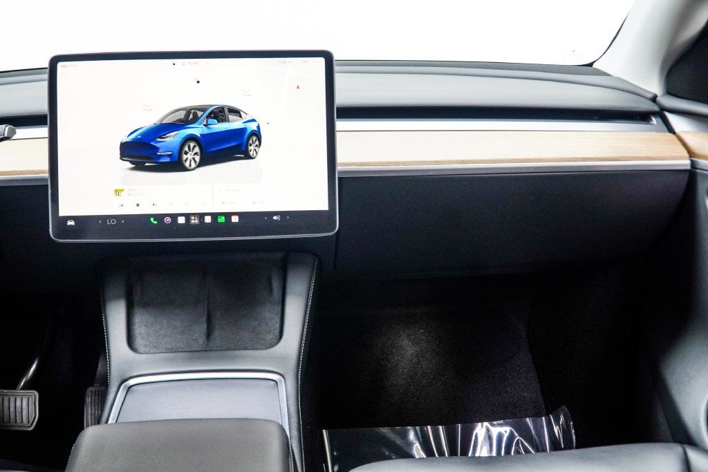 Tesla Model Y photo 17