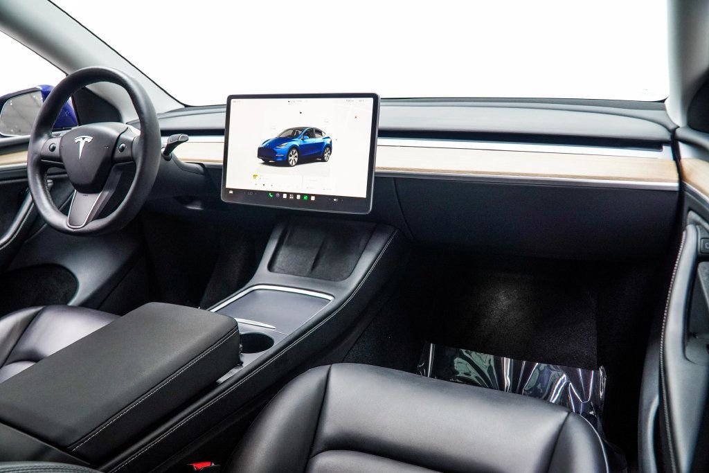 Tesla Model Y photo 19
