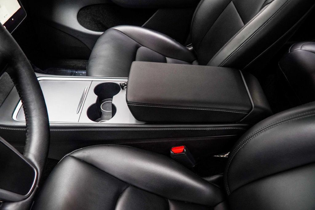 Tesla Model Y photo 20