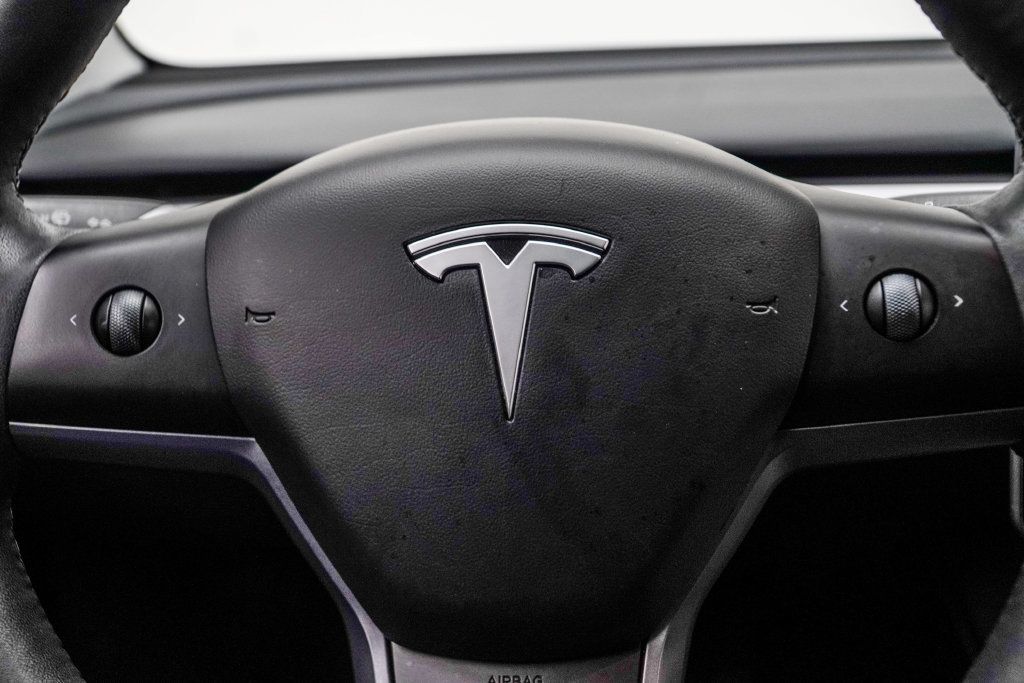 Tesla Model Y photo 29