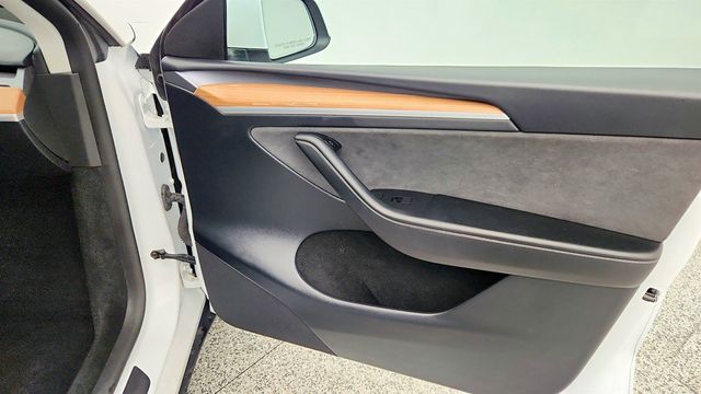 2023 Tesla Model Y AWD *Ltd Avail* with 20'' Induction Wheels - 22975540 - 29