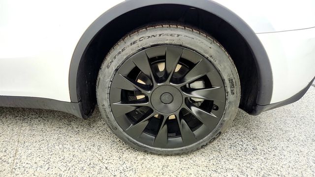 2023 Tesla Model Y AWD *Ltd Avail* with 20'' Induction Wheels - 22975540 - 8