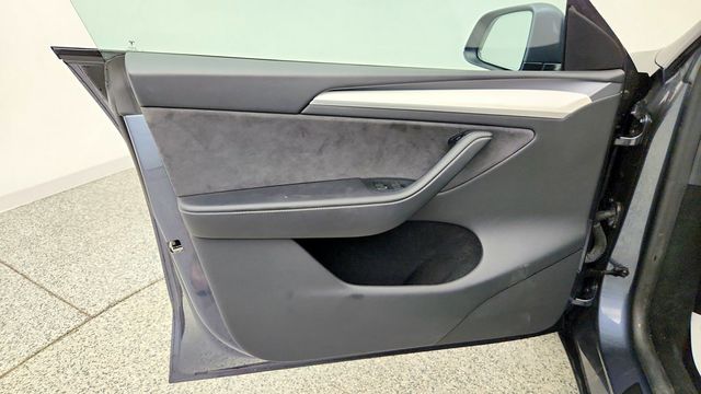 2023 Tesla Model Y AWD *Ltd Avail* w/ White & Black Premium Interior - 23083958 - 10