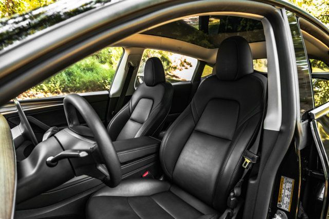 2023 Tesla Model Y LocalTrade/Long-Range/AWD/HeatedLeatherSeats/AerialViewCamera - 23066383 - 16