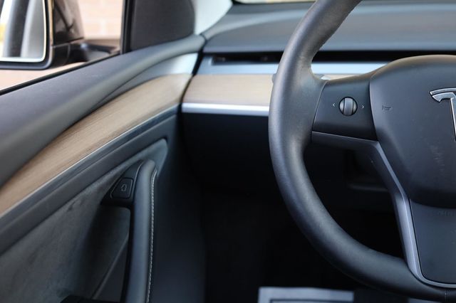 2023 Tesla Model Y Long Range - 23018926 - 31