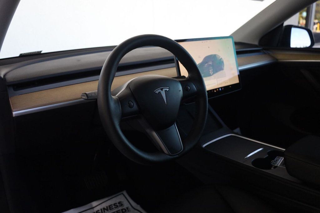 Tesla Model Y photo 15