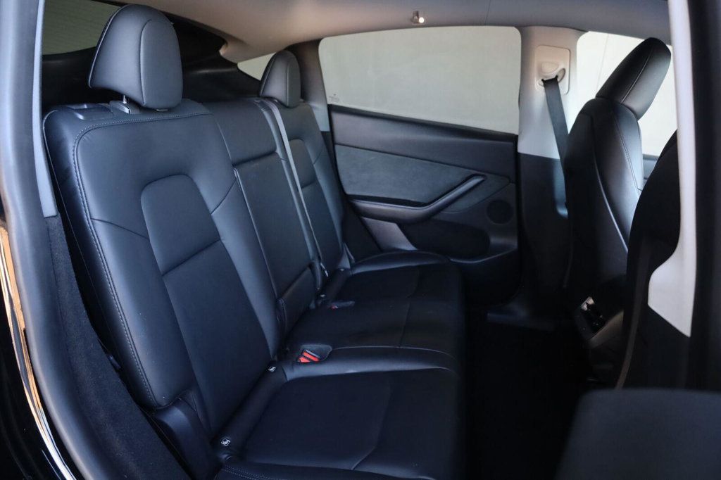 Tesla Model Y photo 23