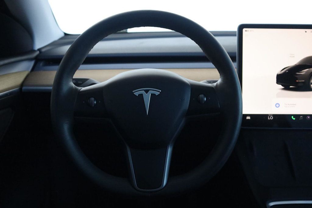 Tesla Model Y photo 30