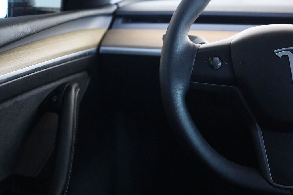 Tesla Model Y photo 31
