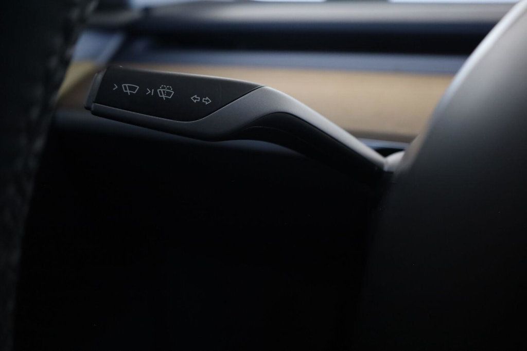 Tesla Model Y photo 33