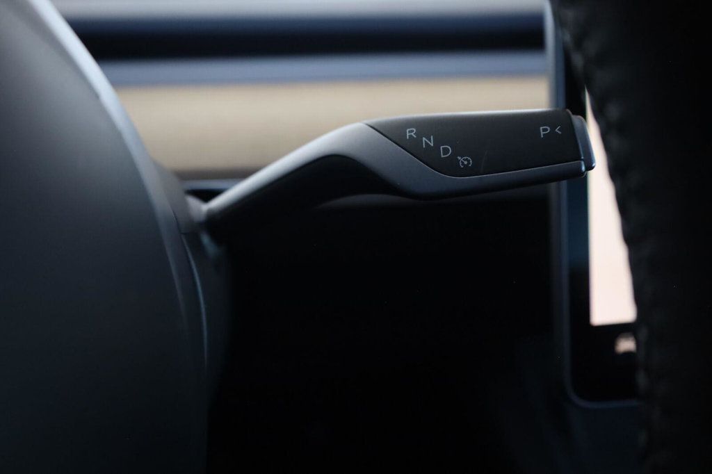 Tesla Model Y photo 34