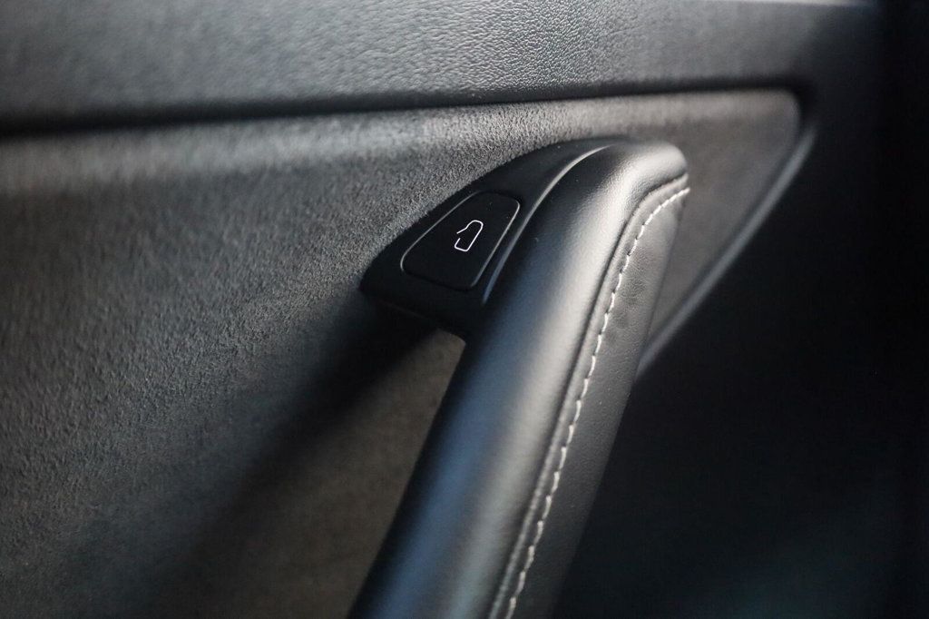 Tesla Model Y photo 36