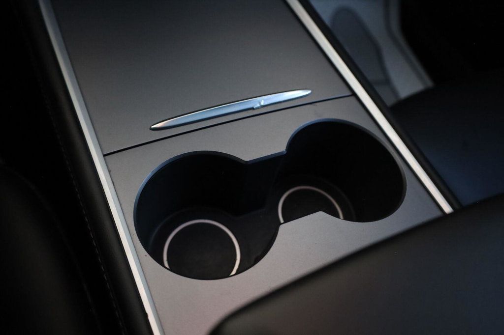 Tesla Model Y photo 37