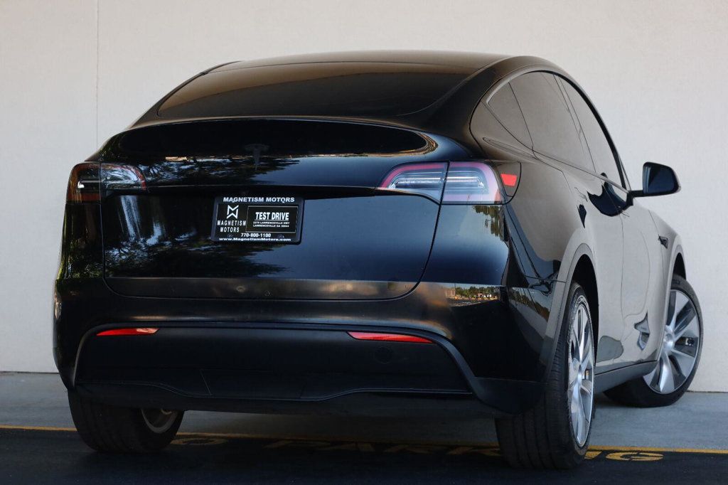 Tesla Model Y photo 9