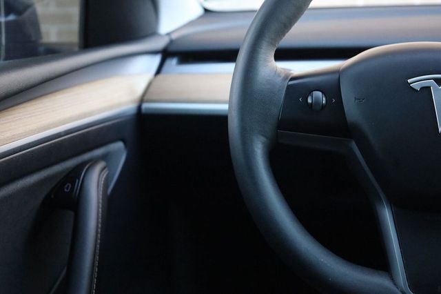 2023 Tesla Model Y Long Range - 23084815 - 31