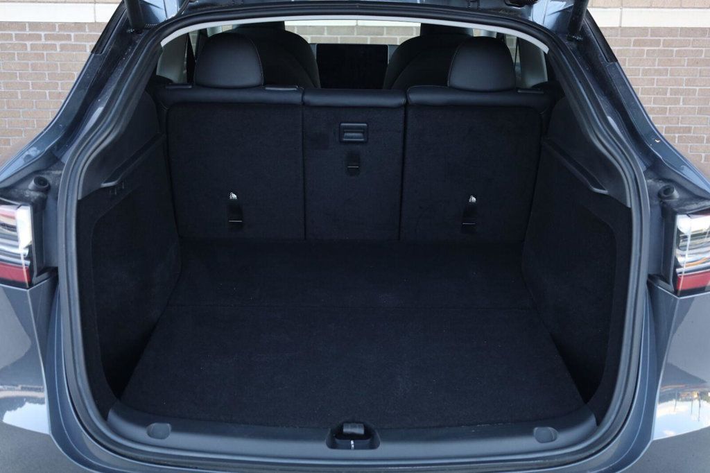 Tesla Model Y photo 14