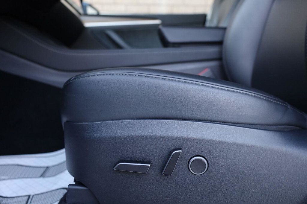Tesla Model Y photo 19
