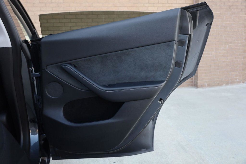 Tesla Model Y photo 23
