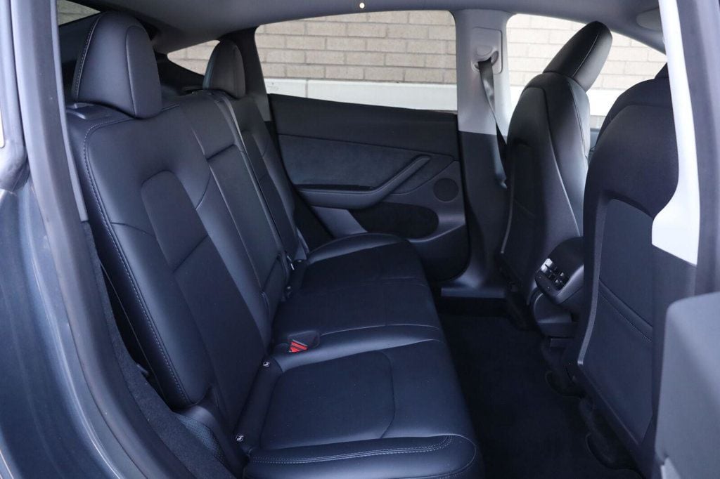 Tesla Model Y photo 25