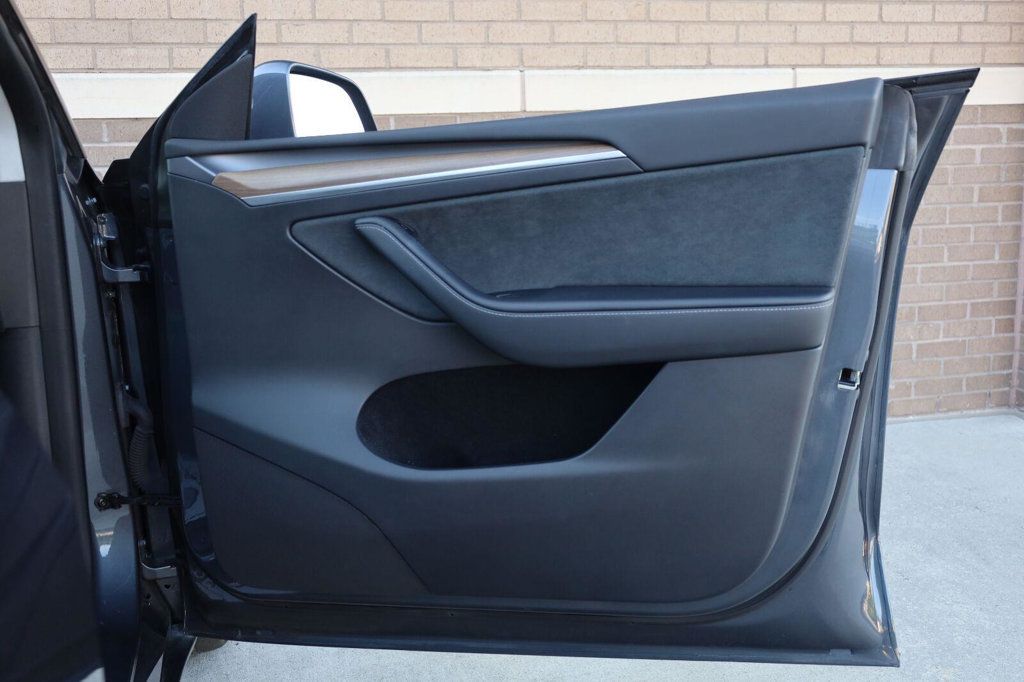 Tesla Model Y photo 26