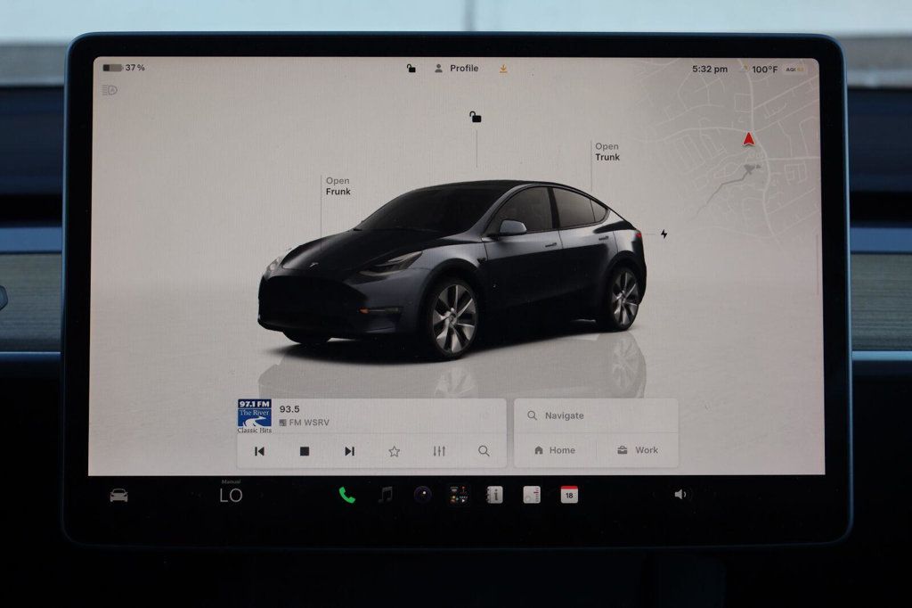 Tesla Model Y photo 45