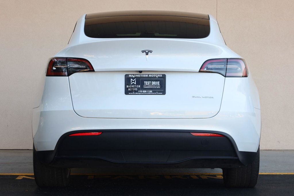 Tesla Model Y photo 10